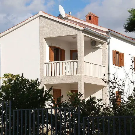 Vera Apartman *